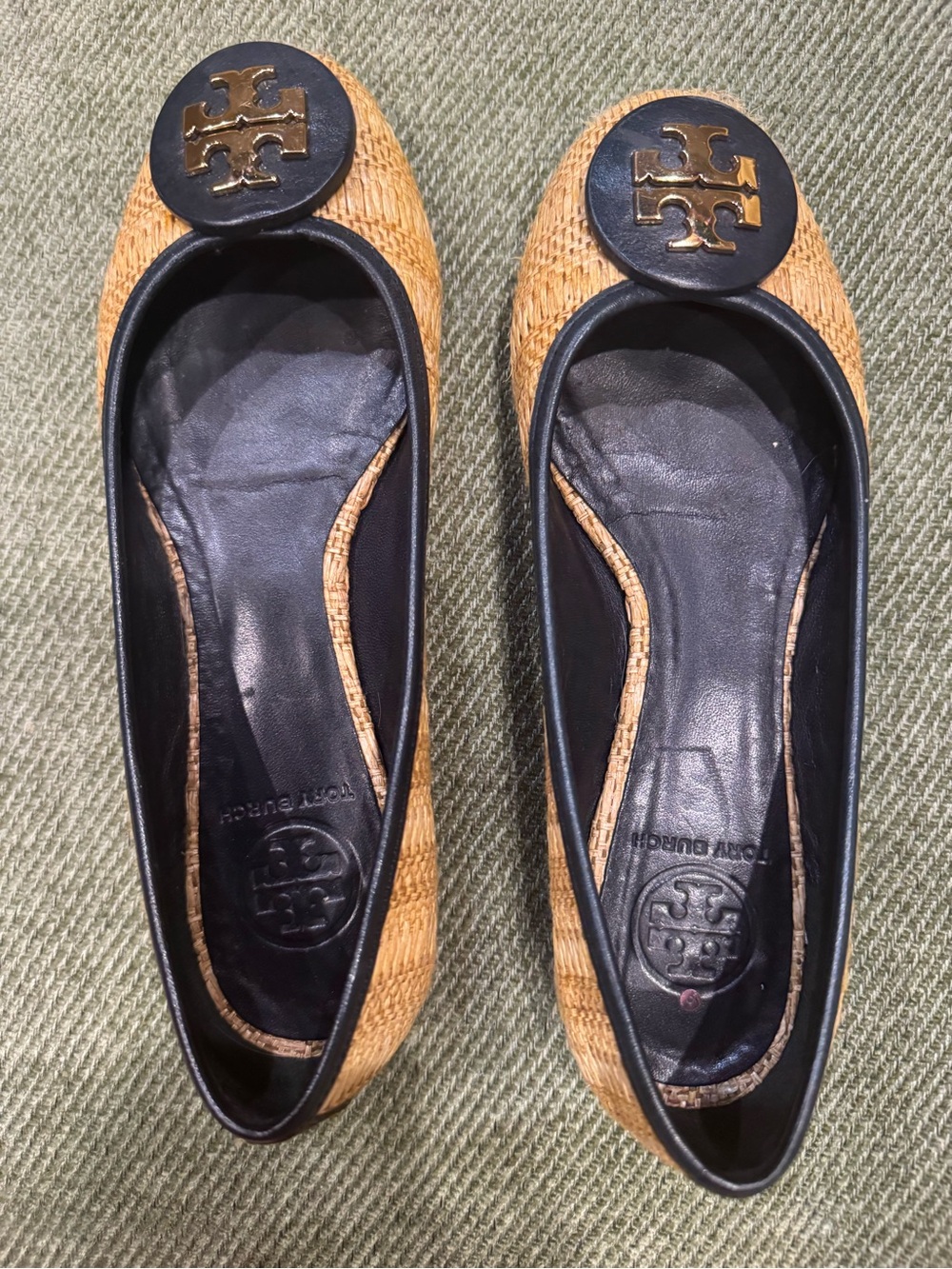 Tory Burch Tan Woven Flats with Navy Trim and Gold Logo Size 7 Great condition